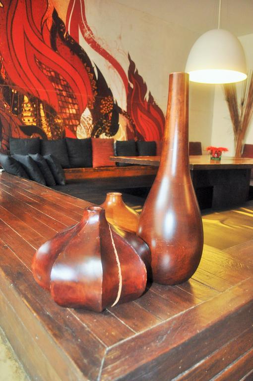 Seven Hotel Bangkok Bagian luar foto