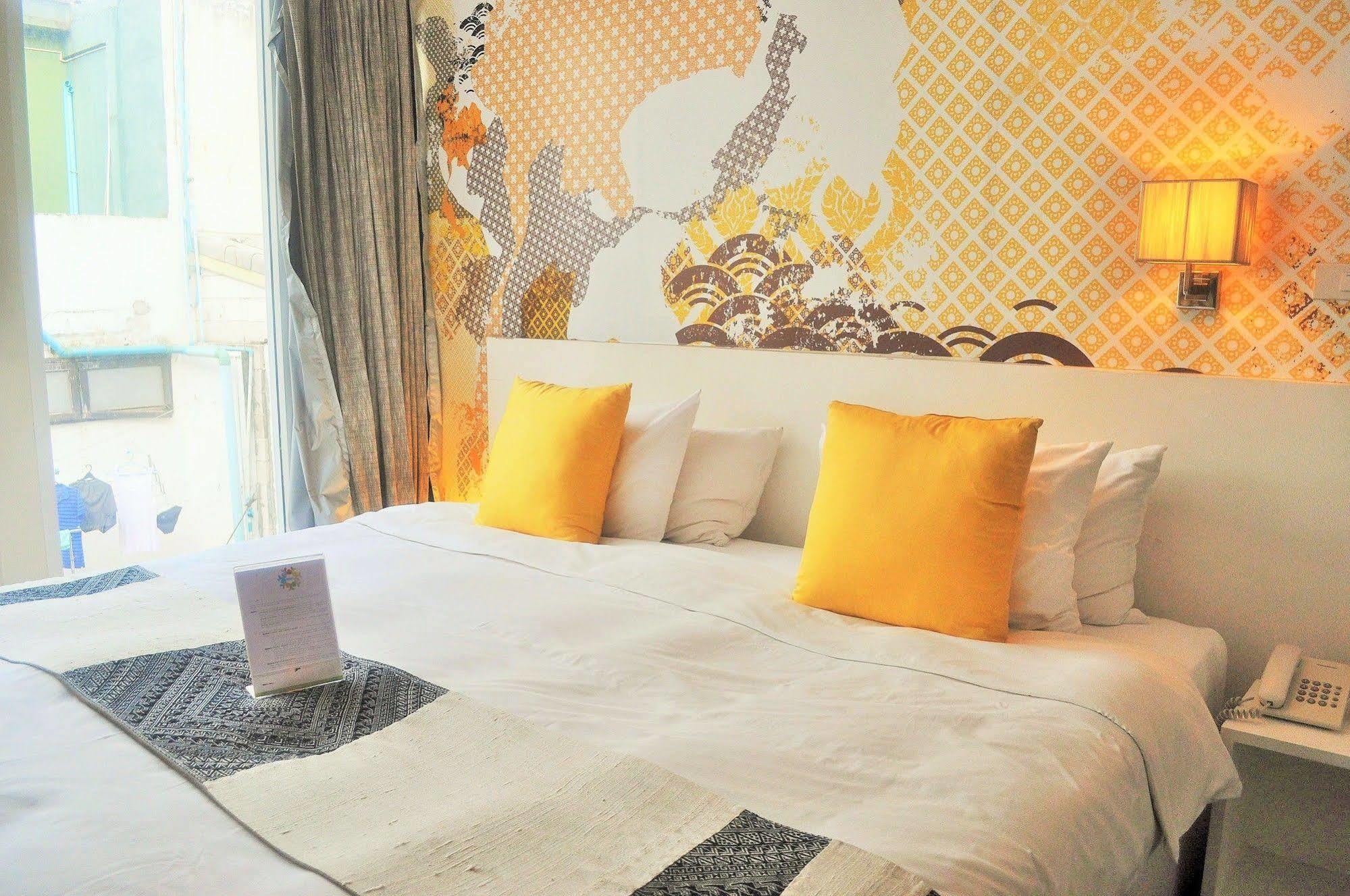 Seven Hotel Bangkok Bagian luar foto